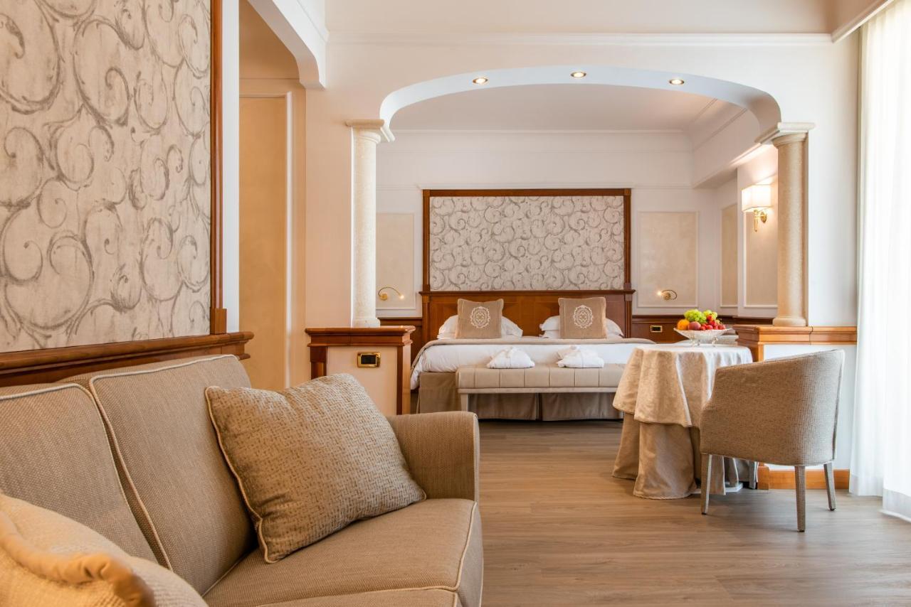 Grand Hotel Terme & Spa มอนเตกรอตโต แตร์เม ภายนอก รูปภาพ