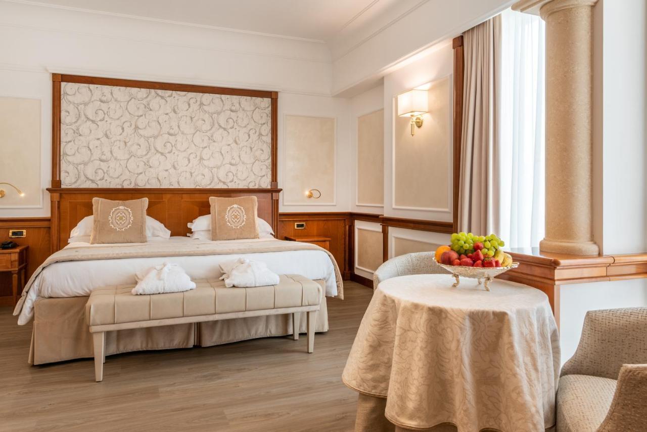 Grand Hotel Terme & Spa มอนเตกรอตโต แตร์เม ภายนอก รูปภาพ