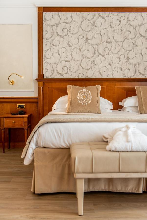 Grand Hotel Terme & Spa มอนเตกรอตโต แตร์เม ภายนอก รูปภาพ