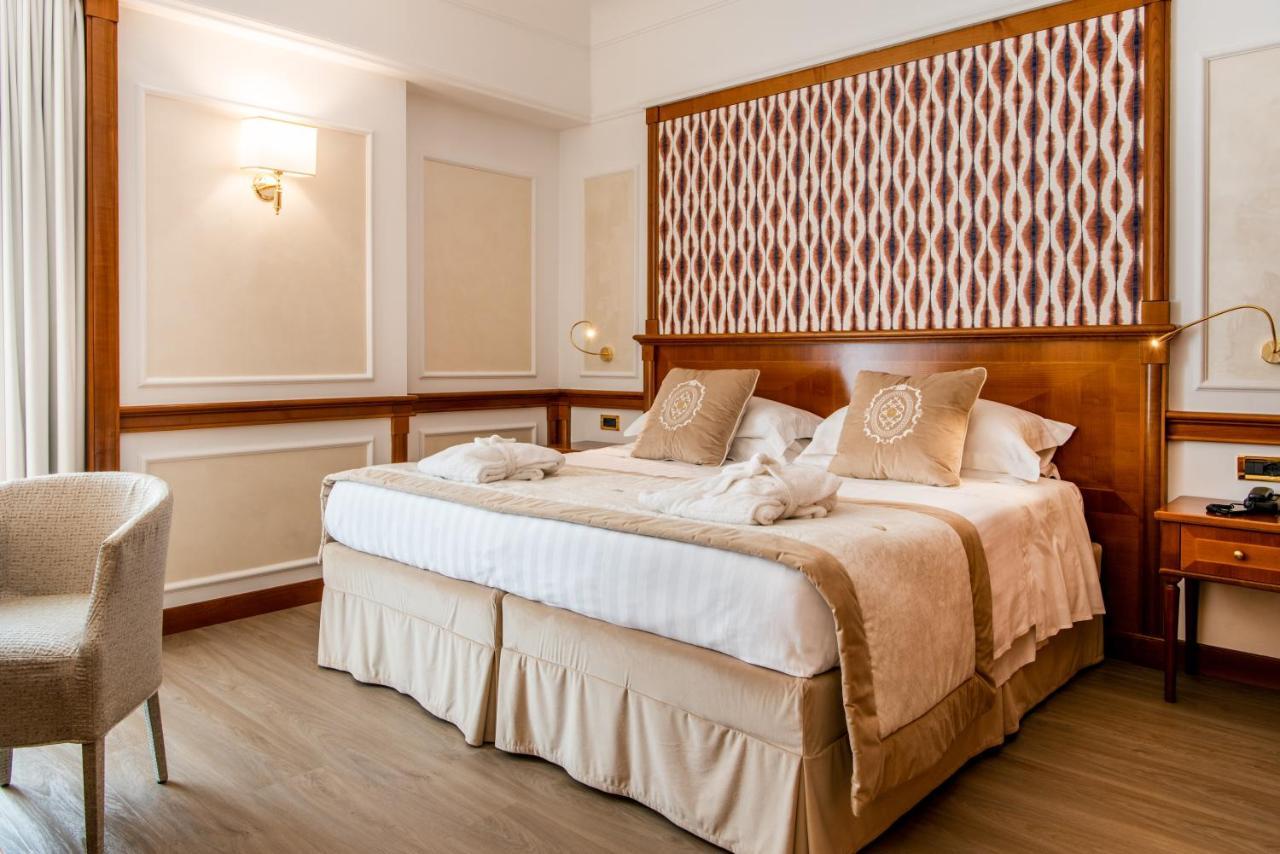 Grand Hotel Terme & Spa มอนเตกรอตโต แตร์เม ภายนอก รูปภาพ