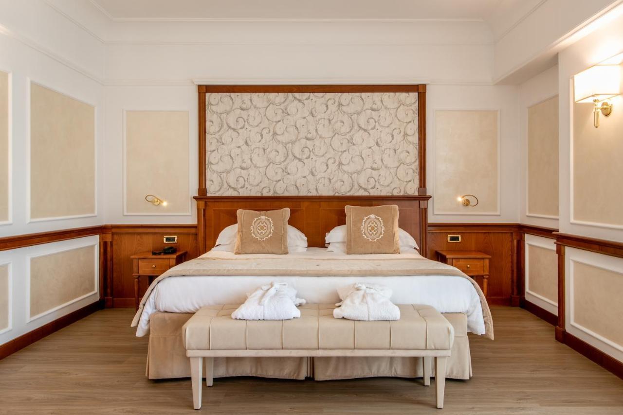 Grand Hotel Terme & Spa มอนเตกรอตโต แตร์เม ภายนอก รูปภาพ